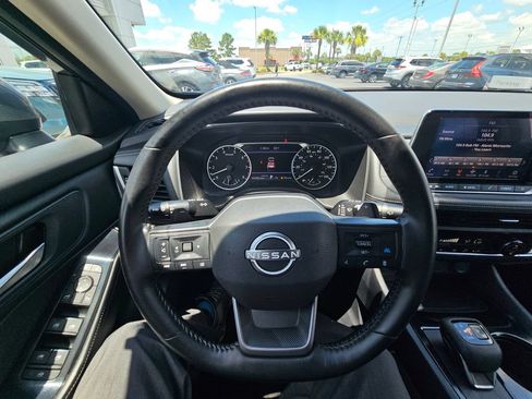 Certified 2025 Nissan Rogue SV FWD image 18