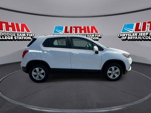 Used 2017 Chevrolet Trax LS AWD/4WD image 9