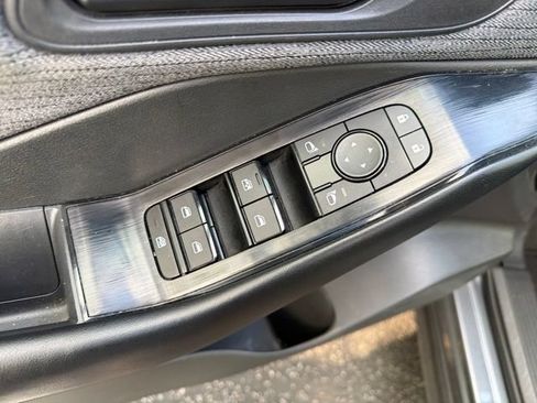 Used 2023 Nissan Rogue S AWD/4WD image 19