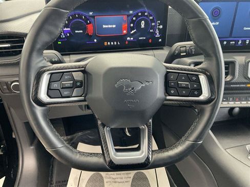 Used 2025 Ford Mustang Coupe RWD image 17
