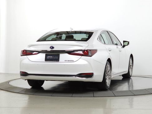 Used 2021 Lexus ES 300h w/ Accessory Package 2 FWD image 9
