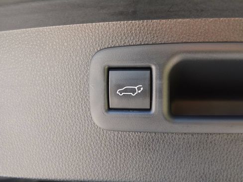 Used 2022 Toyota Highlander XLE AWD/4WD image 27