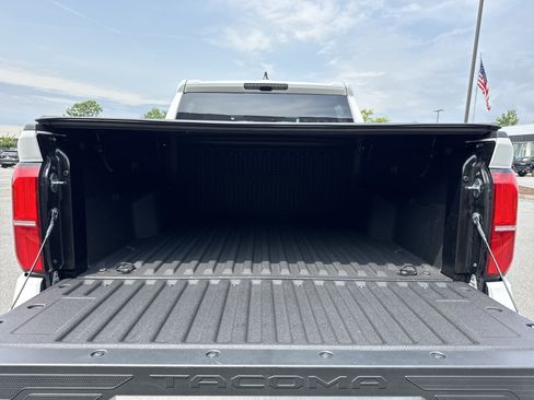 Used 2024 Toyota Tacoma TRD Sport AWD/4WD image 32