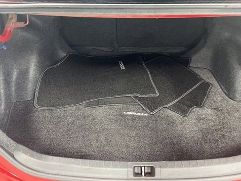 Used 2018 Toyota Corolla LE image 9