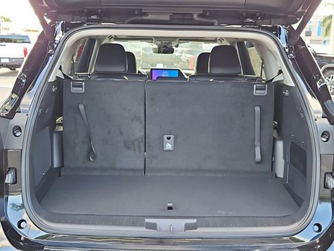 New 2025 Toyota Highlander Platinum image 8
