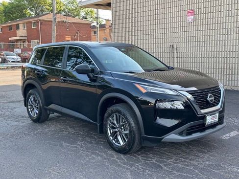 Used 2023 Nissan Rogue S AWD/4WD image 3
