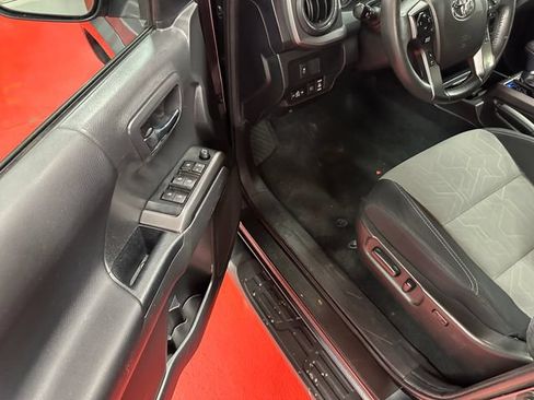 Used 2022 Toyota Tacoma TRD Sport AWD/4WD image 9