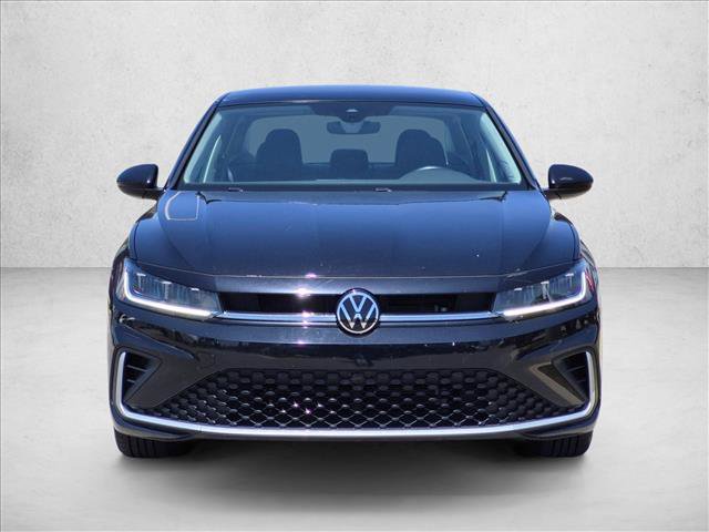 Used 2025 Volkswagen Jetta SE FWD image 2