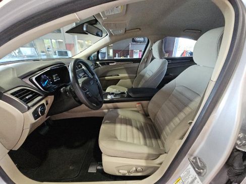 Used 2019 Ford Fusion SE FWD image 6