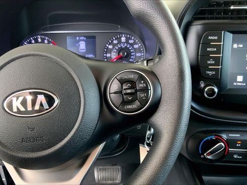 Used 2020 Kia Soul S FWD image 25