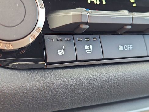 New 2025 Toyota Tundra Limited AWD/4WD image 12