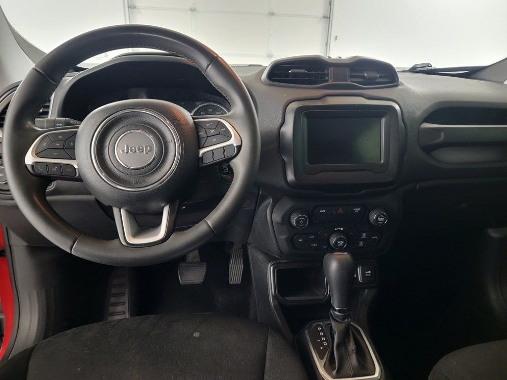 Used 2018 Jeep Renegade Latitude FWD image 12