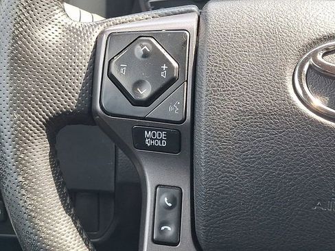 Used 2022 Toyota Tacoma TRD Sport AWD/4WD image 17