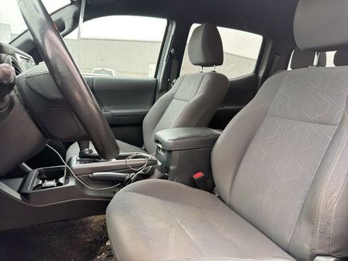 Used 2018 Toyota Tacoma TRD Sport AWD/4WD image 16