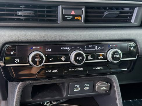 Certified 2025 Honda Pilot EX-L image 15
