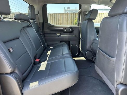 Used 2025 GMC Sierra 1500 SLT AWD/4WD image 25