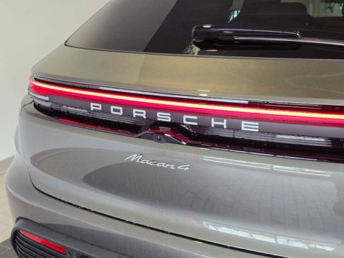 New 2026 Porsche Macan 4 Electric image 16