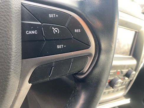 Used 2020 Jeep Grand Cherokee Laredo image 41