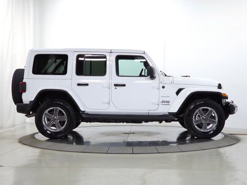 Used 2022 Jeep Wrangler Unlimited Sahara w/ LED Lighting Group AWD/4WD image 12