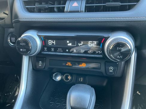 Used 2025 Toyota RAV4 XLE image 17