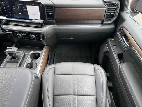 Used 2023 Chevrolet Silverado 1500 High Country w/ High Country Premium Package AWD/4WD image 13