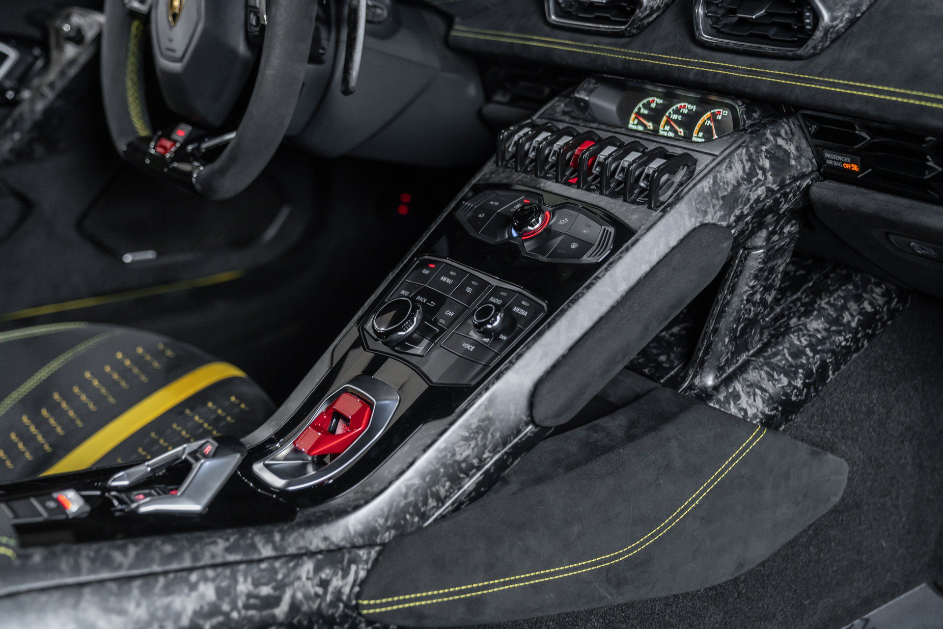 Used 2018 Lamborghini Huracan Performante AWD/4WD image 23