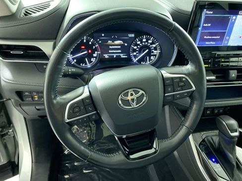 Used 2021 Toyota Highlander Platinum image 10
