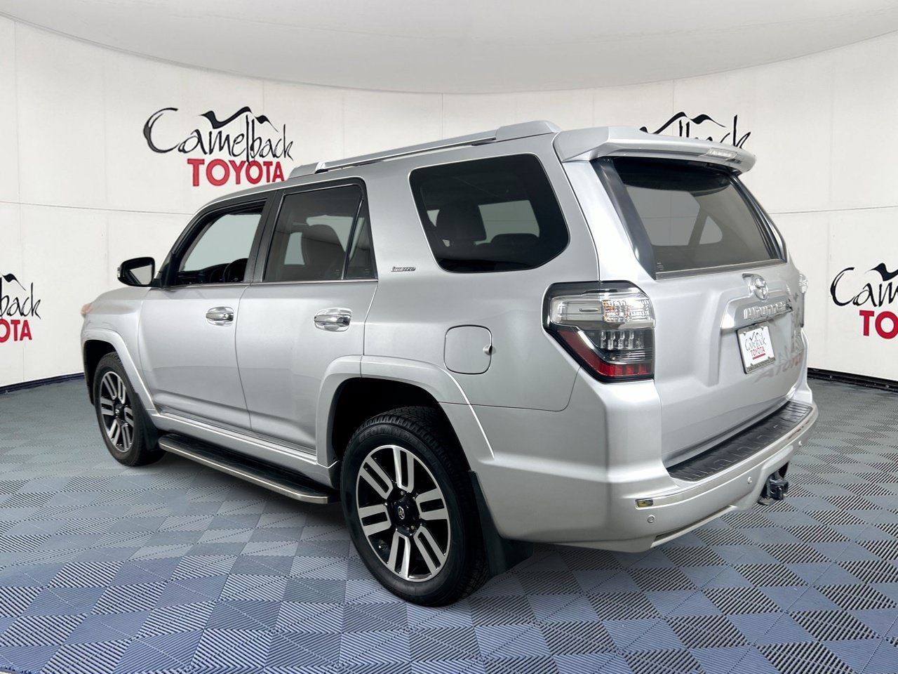 Used 2024 Toyota 4Runner Limited AWD/4WD image 5