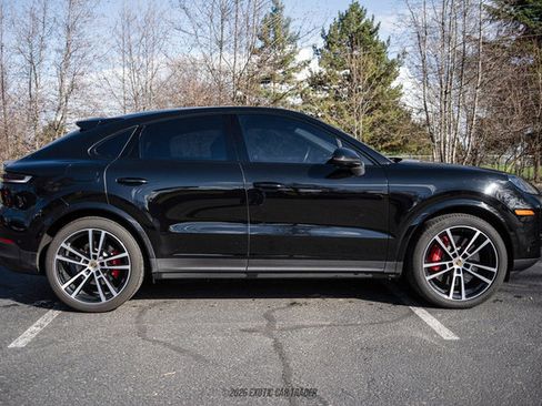 Used 2024 Porsche Cayenne S image 9