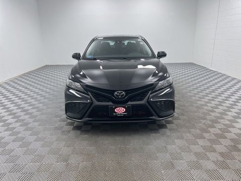 Used 2023 Toyota Camry SE image 2