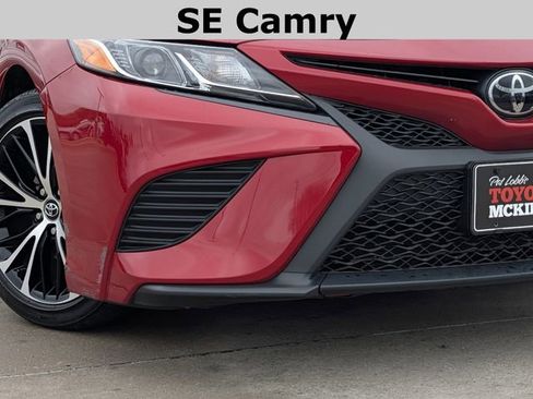 Used 2020 Toyota Camry SE w/ Convenience Package image 3