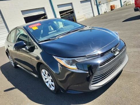 Used 2023 Toyota Corolla LE image 2