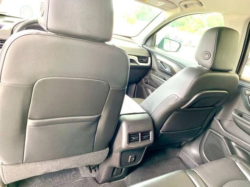 Used 2024 GMC Terrain SLT AWD/4WD image 15