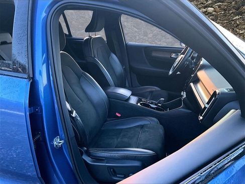 Used 2020 Volvo XC40 T5 R-Design w/ Protection Package Premier image 7