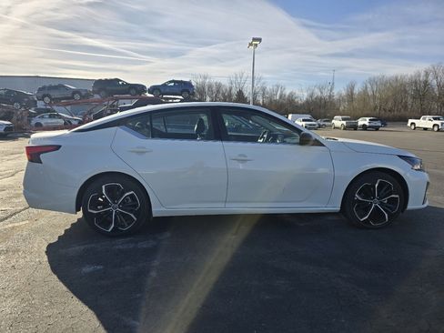 Used 2024 Nissan Altima 2.5 SR image 8