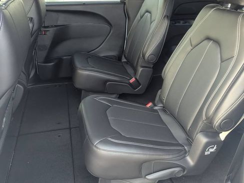 New 2026 Chrysler Pacifica Select w/ S Appearance Package FWD image 16