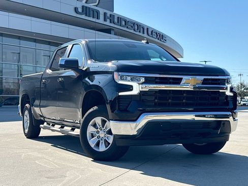 Used 2025 Chevrolet Silverado 1500 LT w/ Leather Package image 2