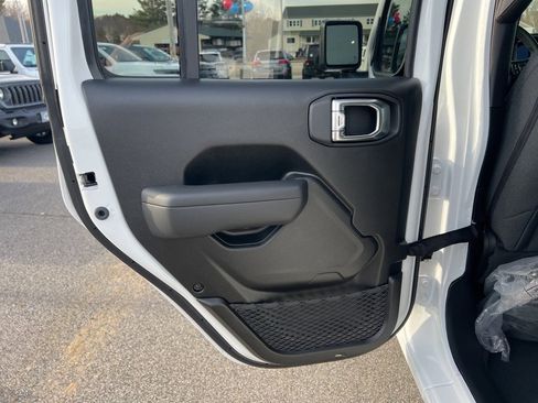 New 2026 Jeep Gladiator Sport image 17