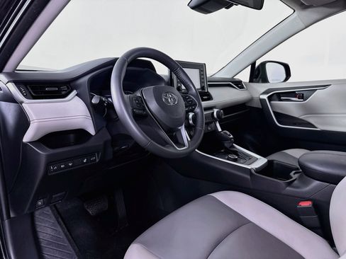 Certified 2022 Toyota RAV4 XLE Premium AWD/4WD image 9