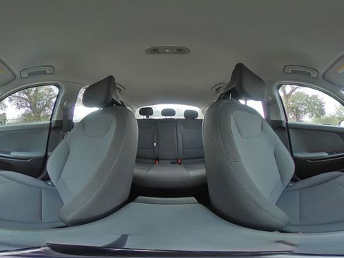 Used 2025 Kia K4 LXS image 36