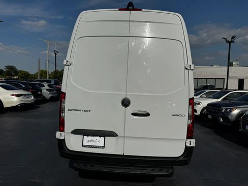 Used 2022 Mercedes-Benz Sprinter 2500 image 4
