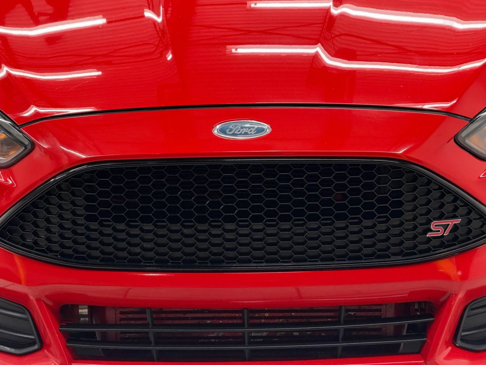 Used 2017 Ford Focus ST FWD image 5