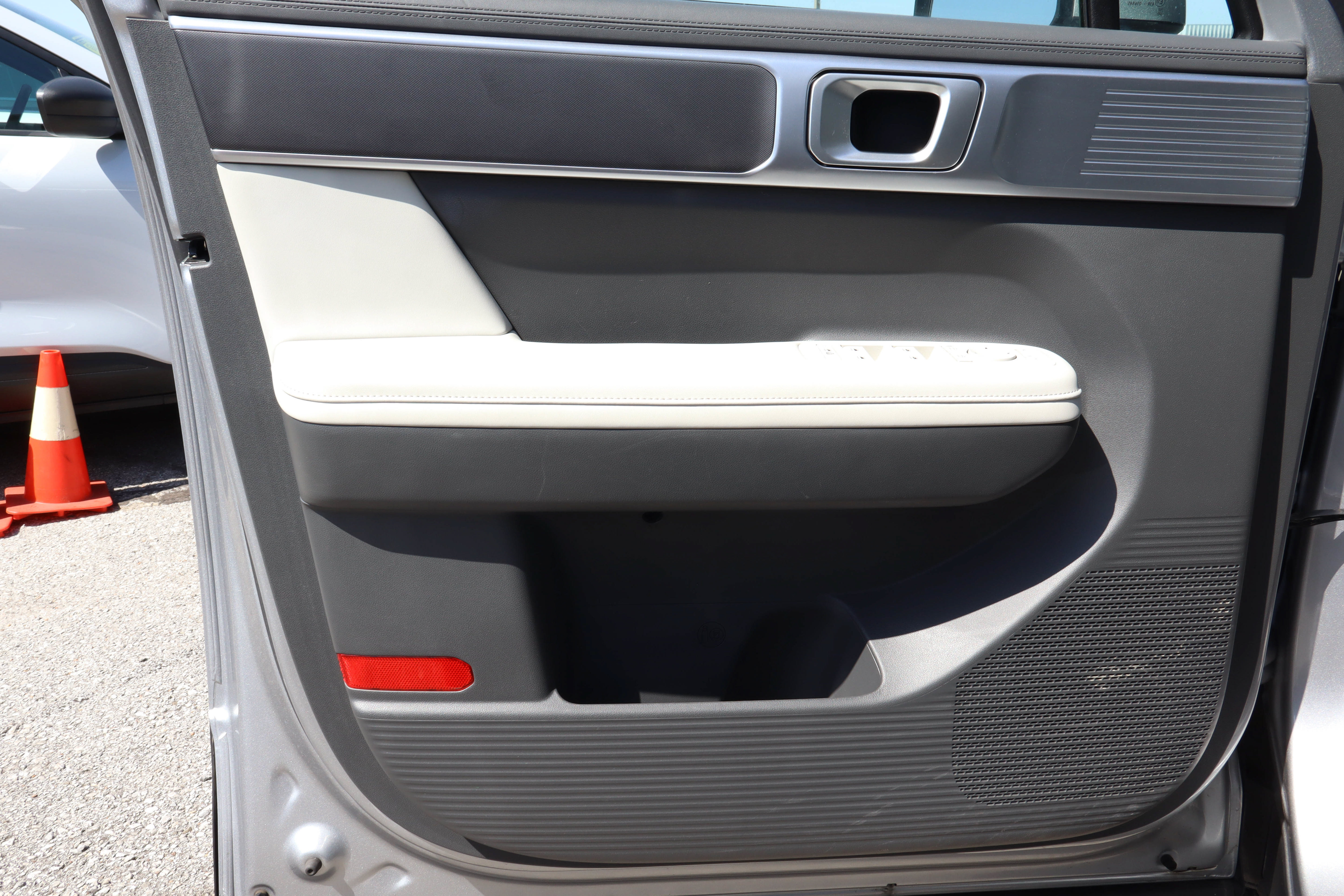 Used 2025 Hyundai Santa Fe SEL FWD image 13