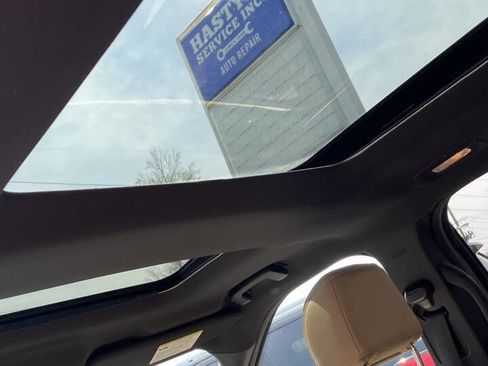 Used 2017 Ford Explorer XLT w/ Equipment Group 202A image 15