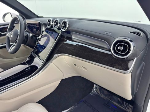 Used 2025 Mercedes-Benz GLC 350e 4MATIC image 14
