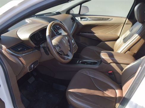 Used 2018 Lincoln MKC Reserve w/ Lincoln MKC Climate Package image 10