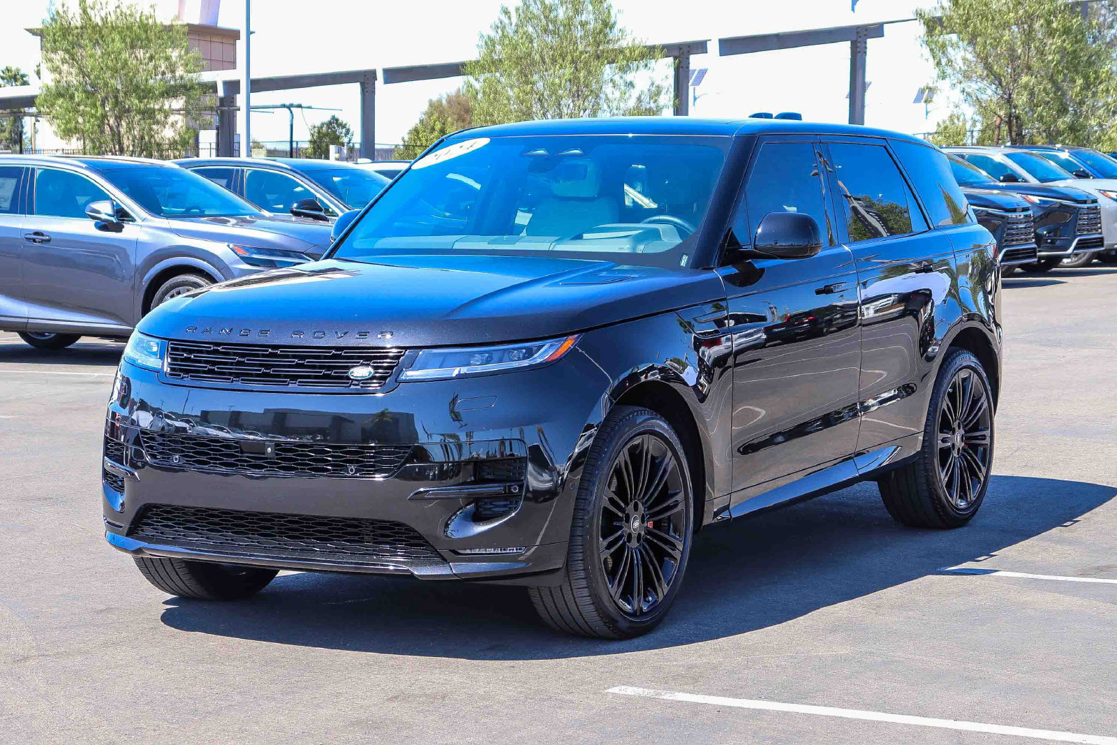 Used 2024 Land Rover Range Rover Sport Dynamic SE AWD/4WD image 3