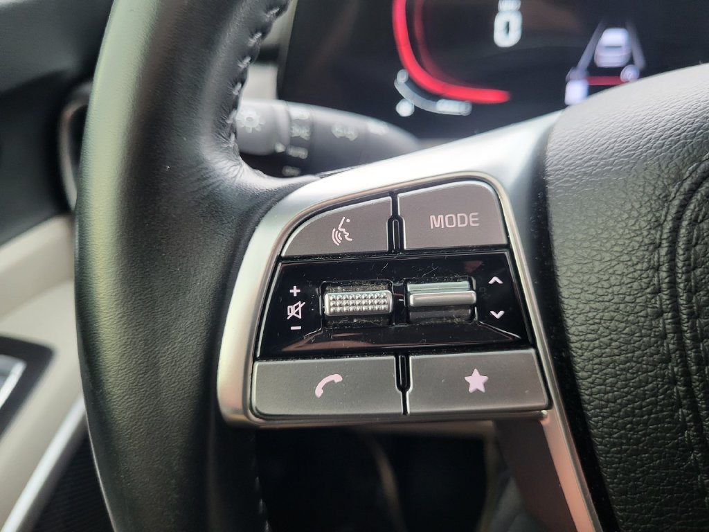 Used 2024 Kia Telluride EX w/ EX Captain's Chair Package FWD image 21