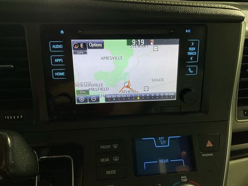 Used 2017 Toyota Sienna XLE w/ XLE Navigation Package image 4