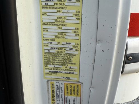 Used 2018 Chevrolet Express 3500 w/ Driver Convenience Package image 17